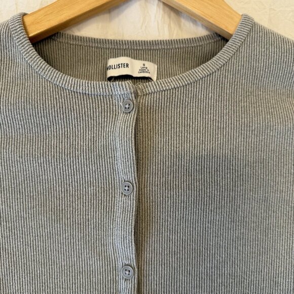 Hollister Button Front Gray Crop Top Long Sleeve Preppy Ribbed Size Small - Picture 2 of 5